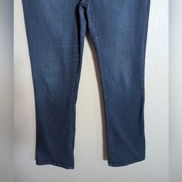 Not Your Daughter Jeans NYDJ Women 's Size 16 Bootcut Jeans Blue Lift Tuck Pants - Picture 3 of 13